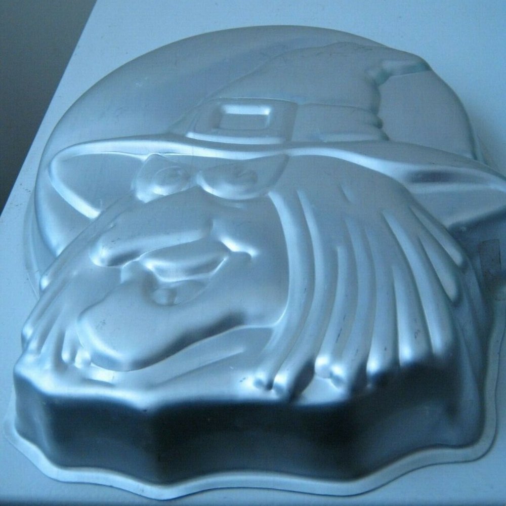 Wilton 1990 Wicked Witch/Black Widow/Pilgrim Halloween Cake Pan 2105-4590